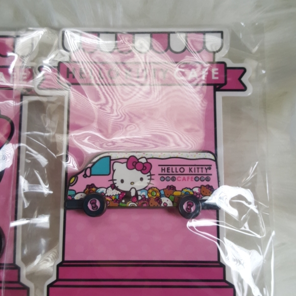 Hello kity cafe exclusive pins - Picture 2 of 5